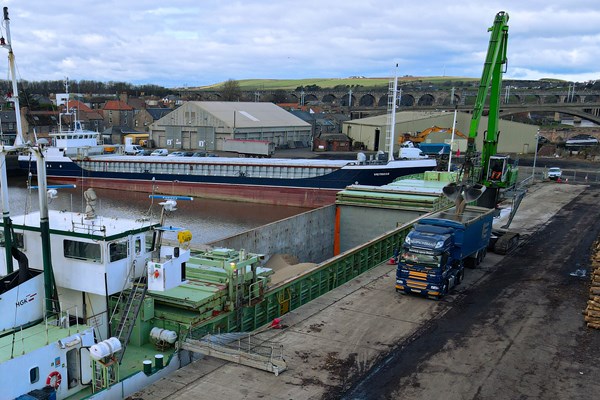 OCI Global delivers first UK shipment of low-carbon nitrogen Fertiliser to Simpsons Malt Limited